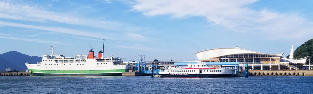 有川港に停泊する「フェリーなみじ」と「シープリンセス」